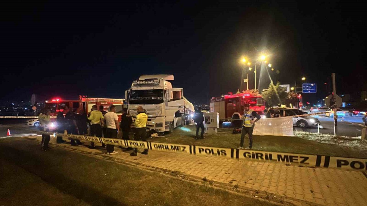 Tırın altında kalan motosiklet sürücüsü hayatını kaybetti