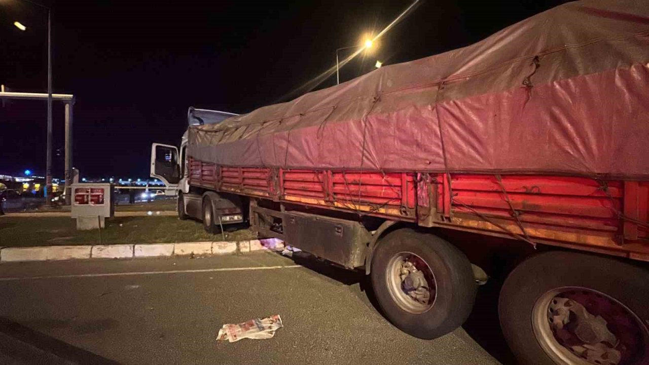 Tırın altında kalan motosiklet sürücüsü hayatını kaybetti