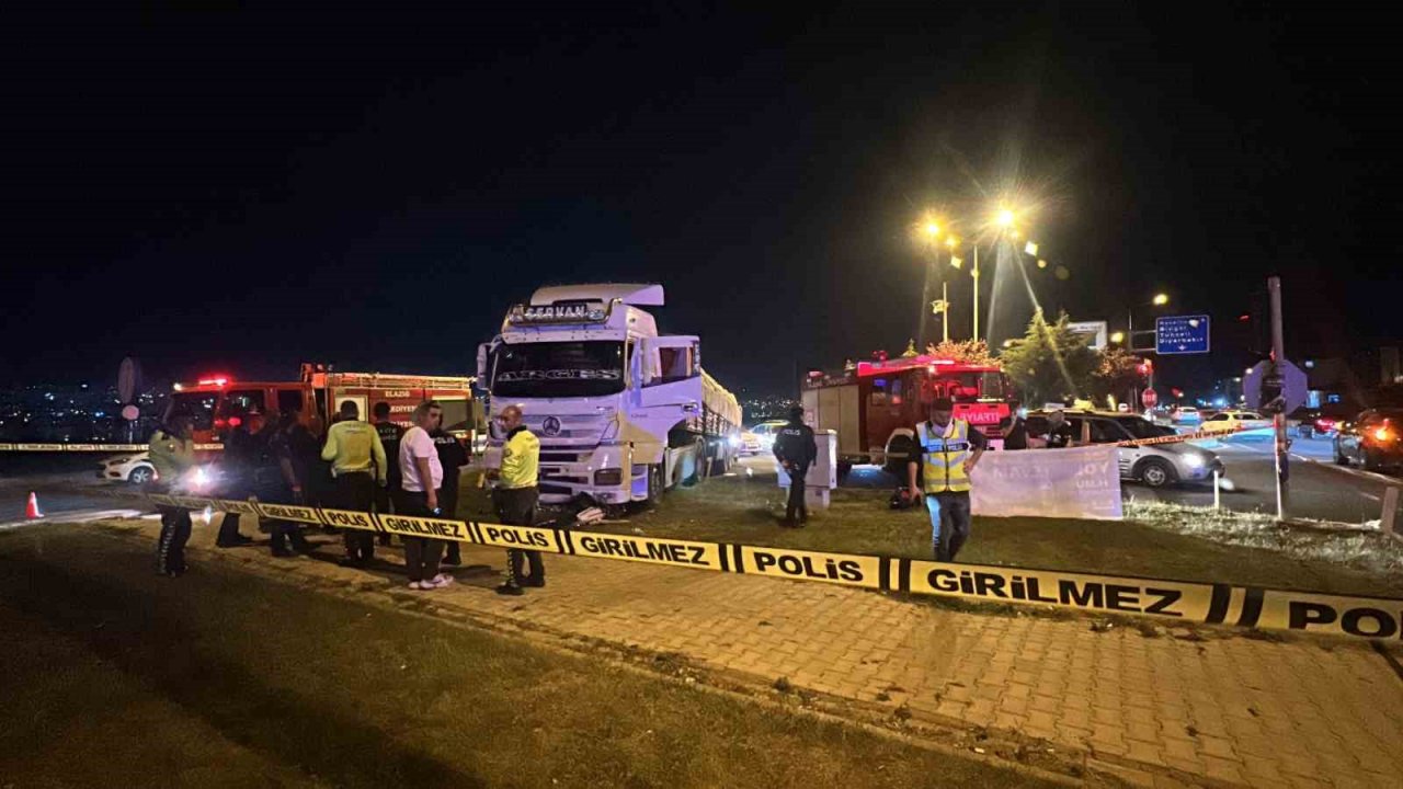 Tırın altında kalan motosiklet sürücüsü hayatını kaybetti