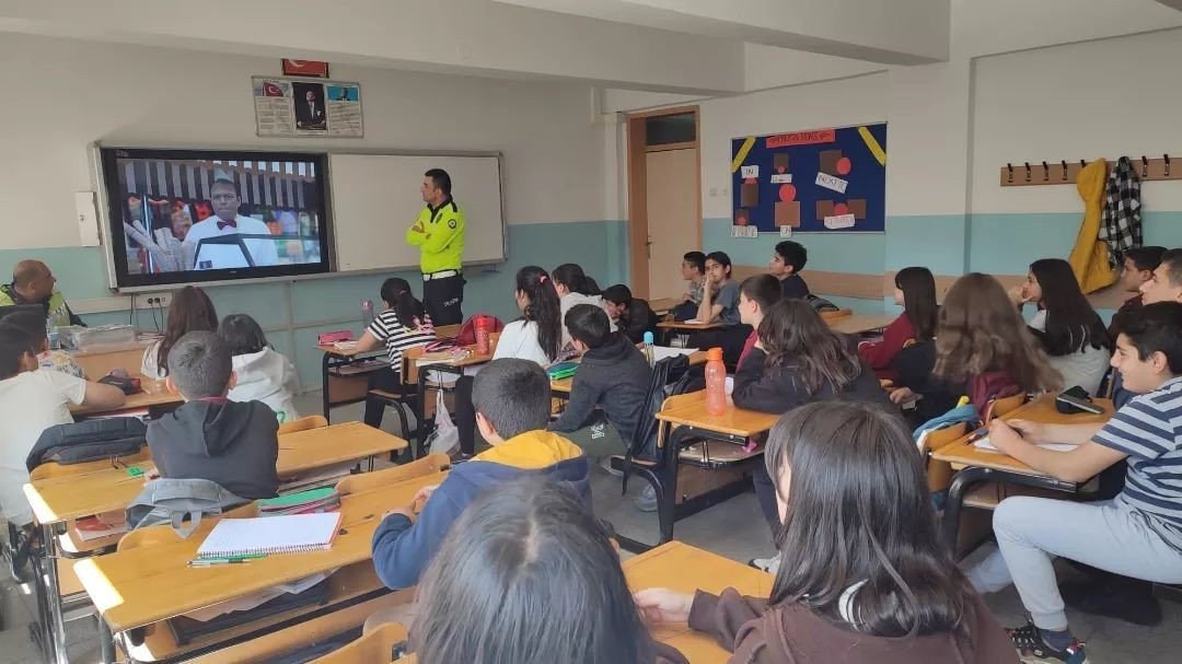 İlçelerde öğrencilere trafik güvenliği eğitimi verildi