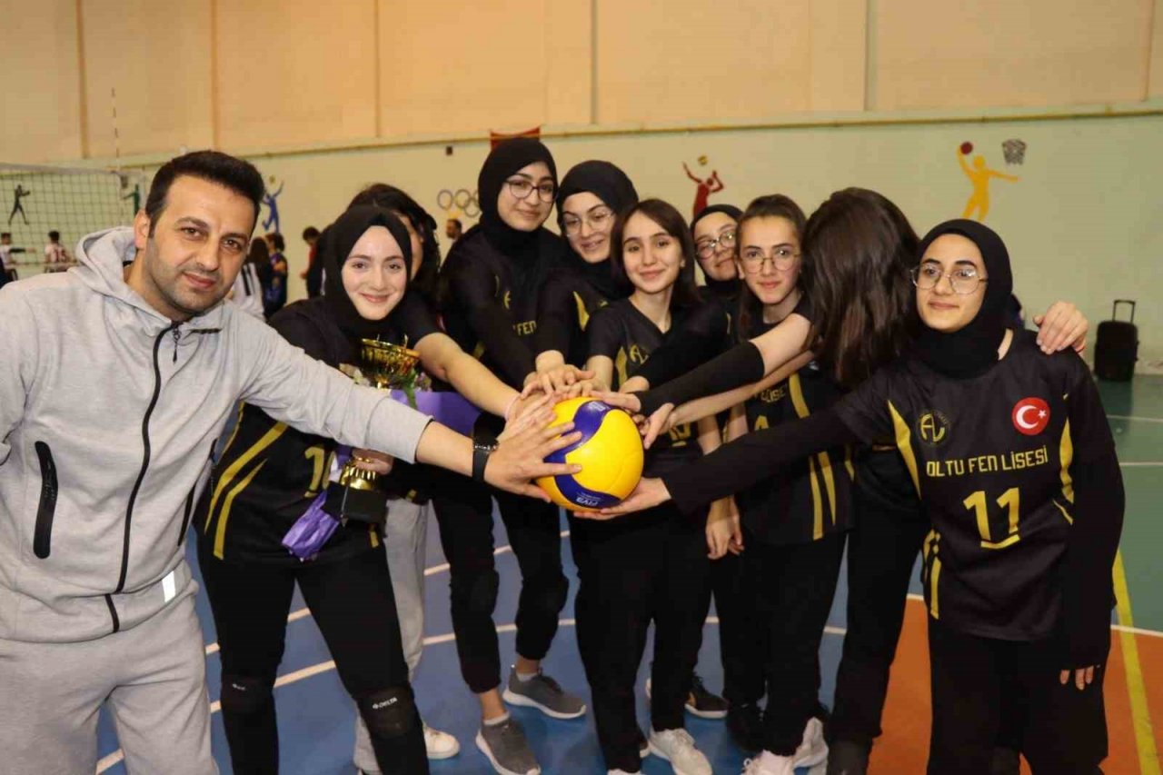Oltu’da voleybol rüzgarı esti