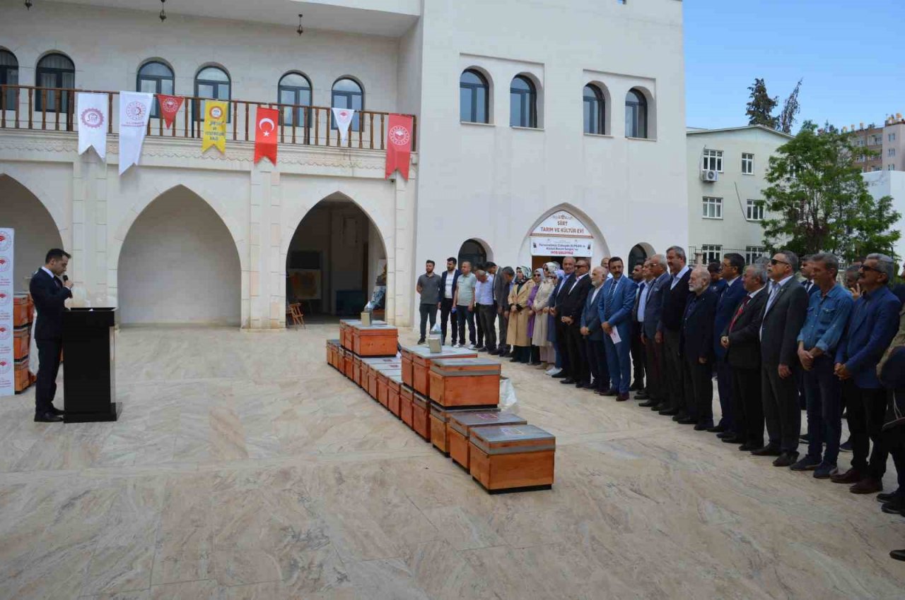 Siirt’te 295 arıcıya 11 milyon 221 bin lira tutarında arılı kovanı dağıtıldı