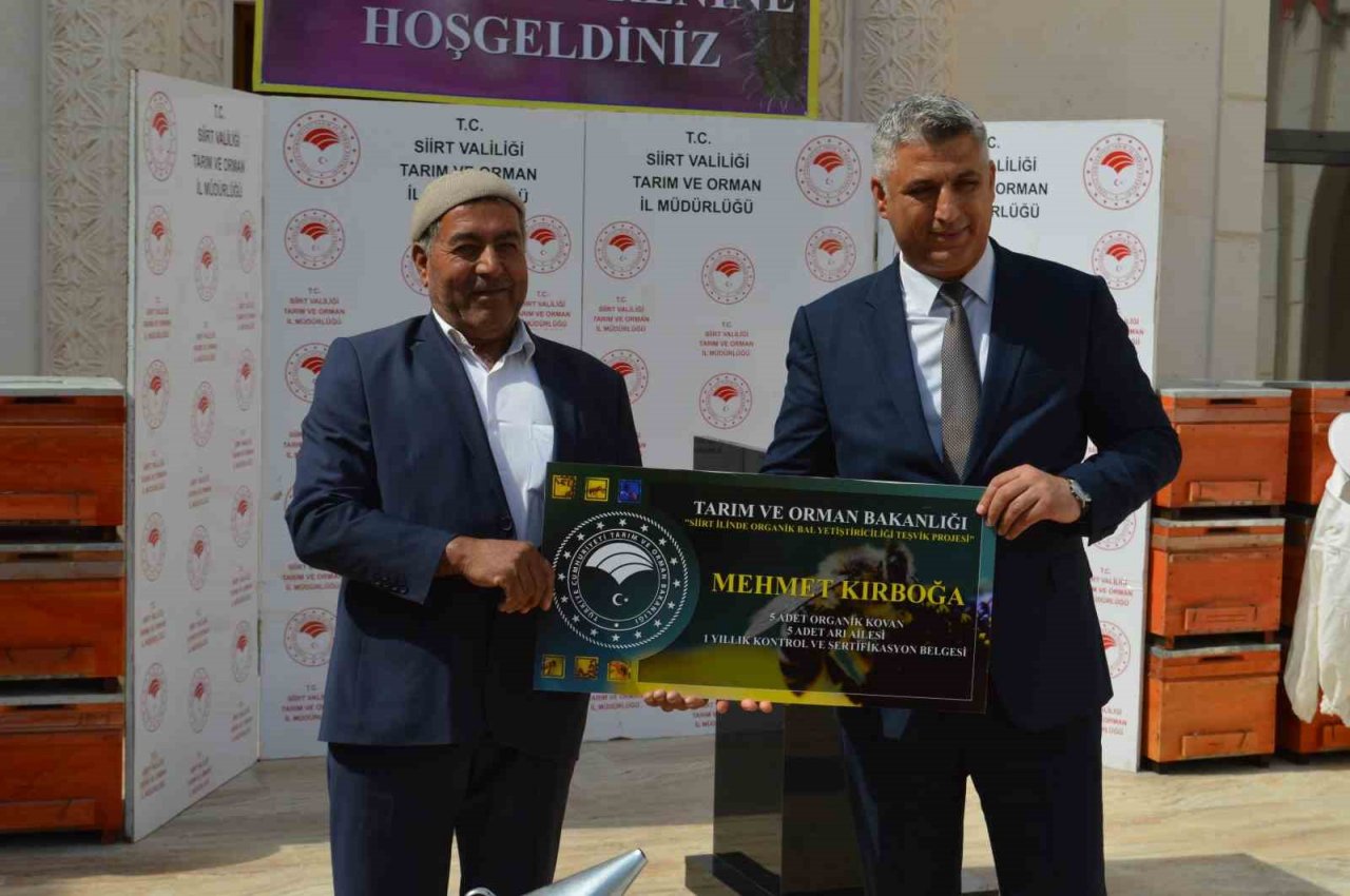 Siirt’te 295 arıcıya 11 milyon 221 bin lira tutarında arılı kovanı dağıtıldı