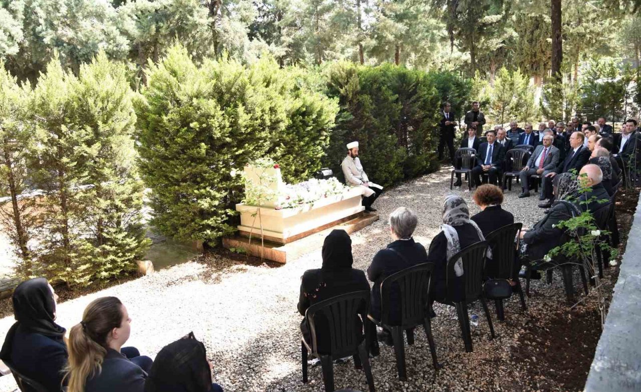 Sanayici N. Topçuoğlu mezarı başında dualarla anıldı