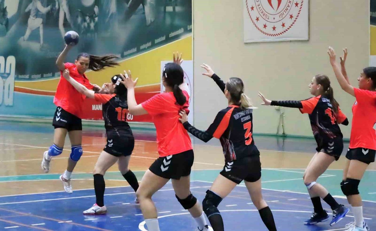 Manisa’da yapılan ’Okul Sporları Hentbol Gençler Yarı Final Müsabakaları’ tamamlandı
