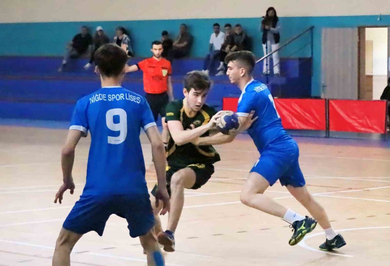 Manisa’da yapılan ’Okul Sporları Hentbol Gençler Yarı Final Müsabakaları’ tamamlandı