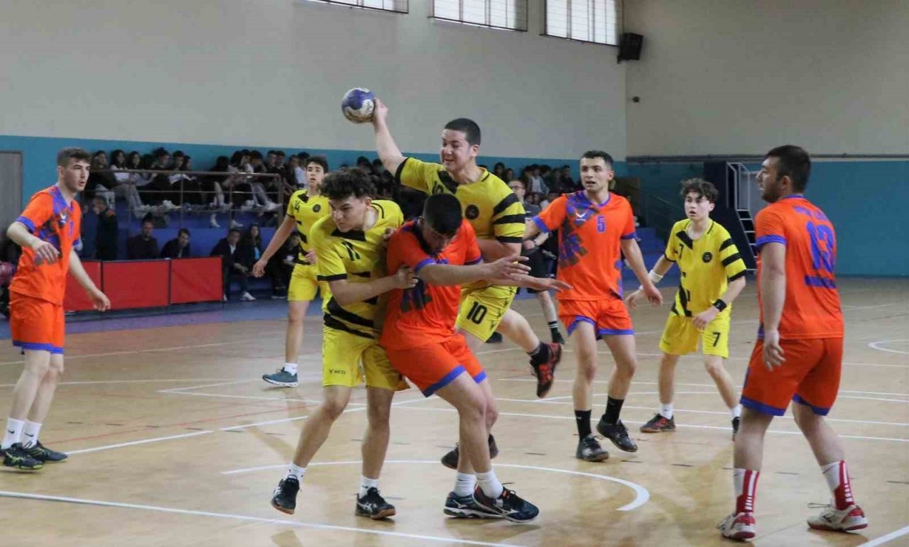 Manisa’da yapılan ’Okul Sporları Hentbol Gençler Yarı Final Müsabakaları’ tamamlandı
