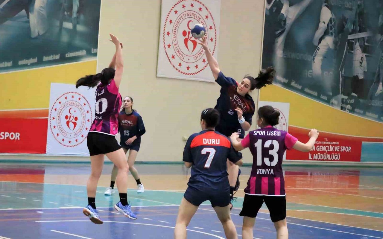 Manisa’da yapılan ’Okul Sporları Hentbol Gençler Yarı Final Müsabakaları’ tamamlandı