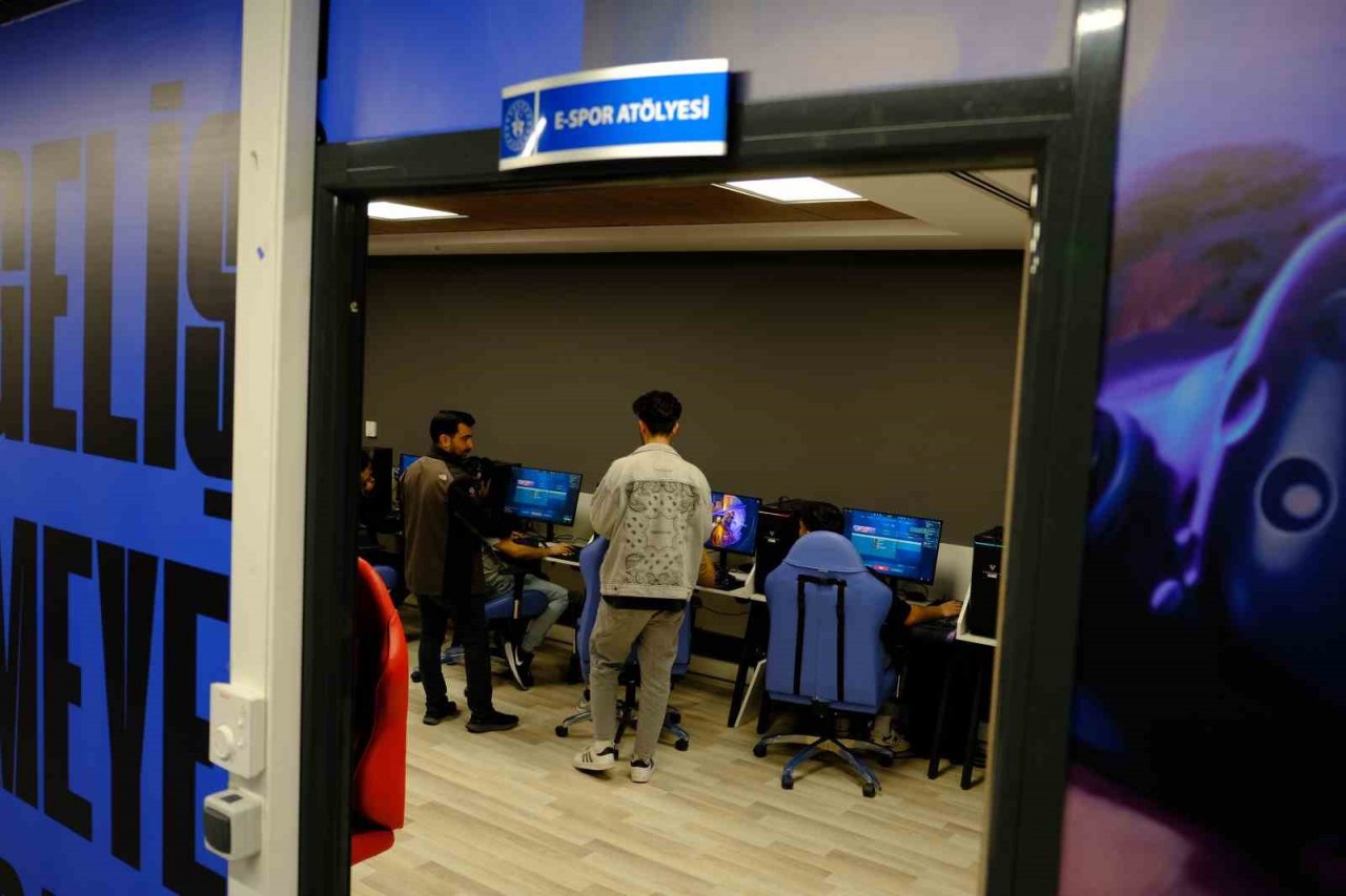 Oyun tutkunu gençler Erzincan’da kurulan e-spor atölyesinden dünyaya açılacak