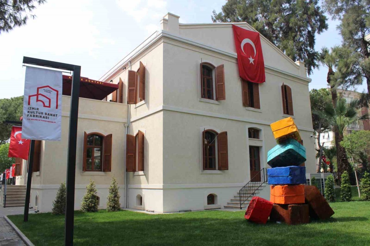 İzmirlilerin yeni buluşma noktası: "İzmir Kültür ve Sanat Fabrikası"