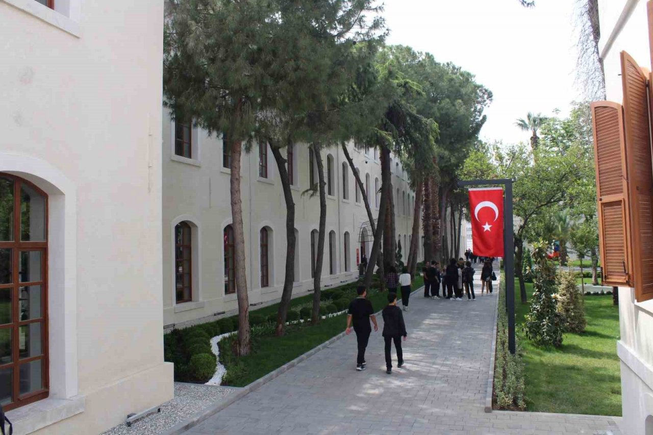 İzmirlilerin yeni buluşma noktası: "İzmir Kültür ve Sanat Fabrikası"