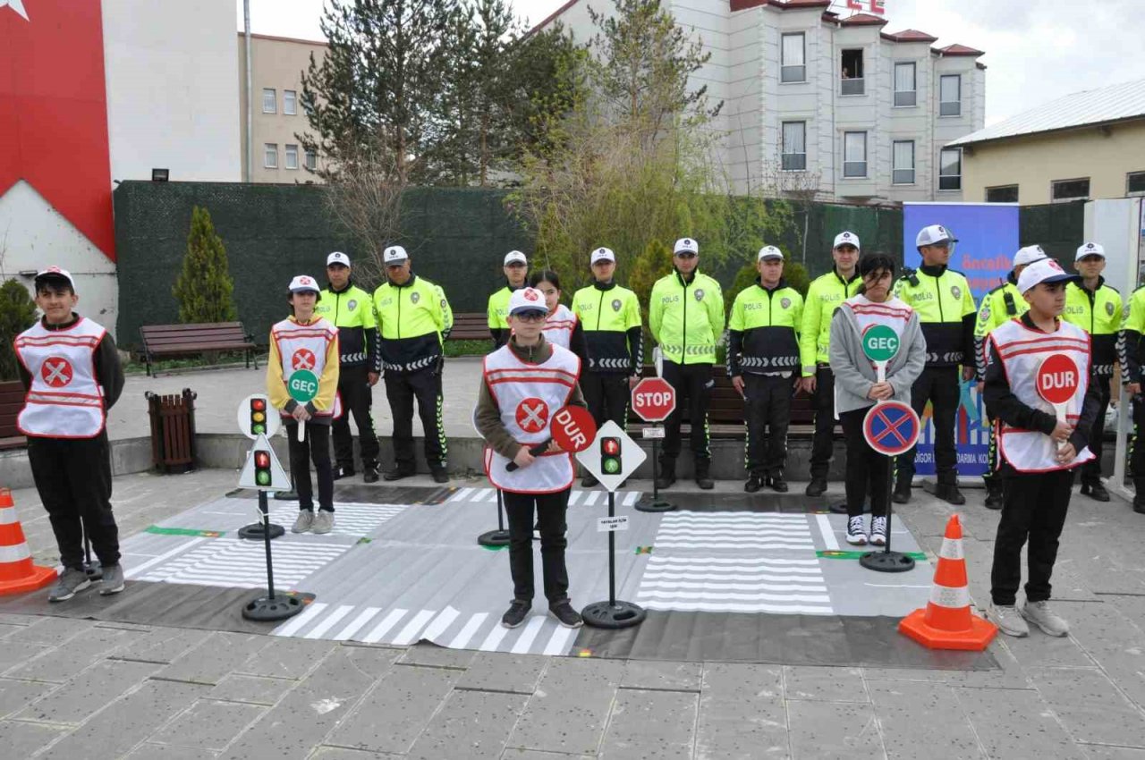 Kars’ta milli radar sistemine öğrencilerden yoğun ilgi