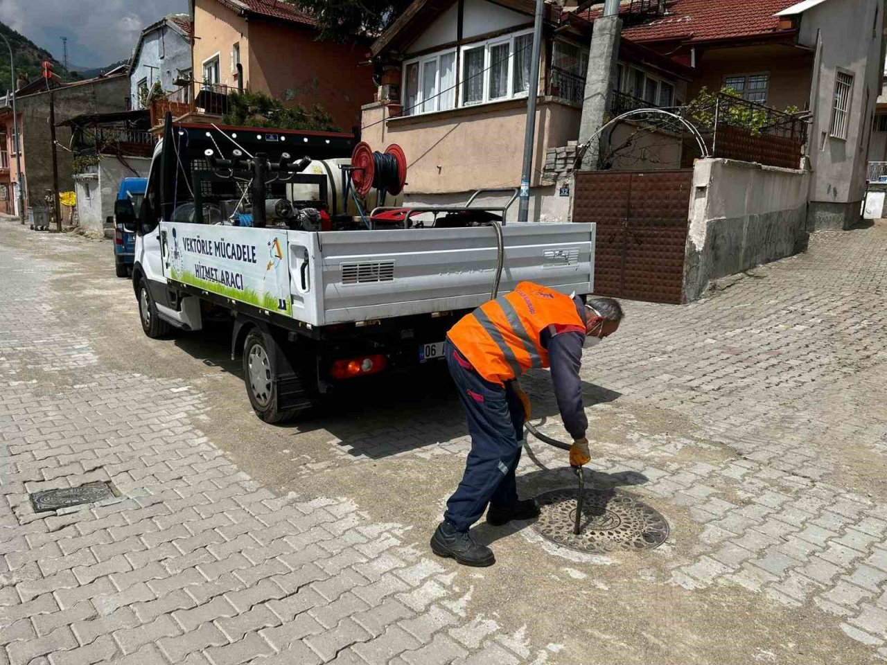 Akşehir Belediyesi kanal sisleme çalışmalarına devam ediyor
