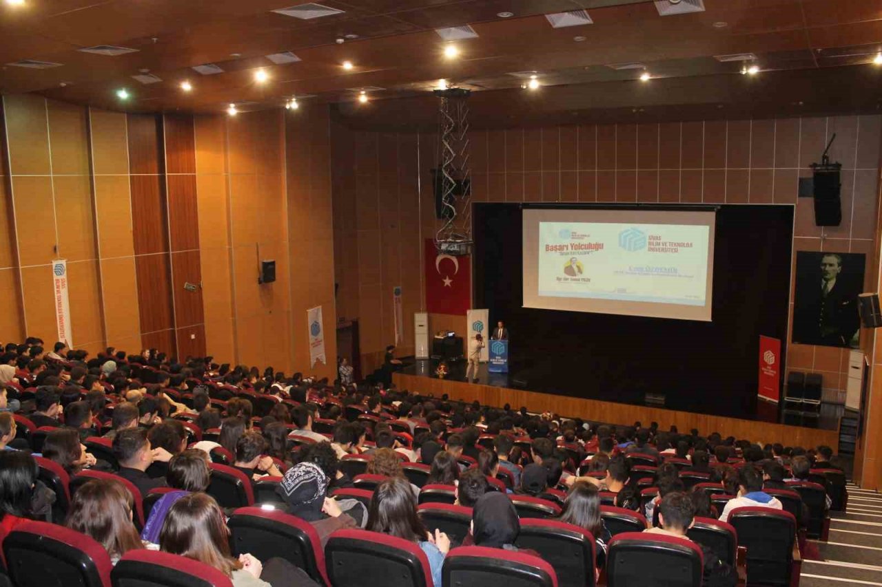 Lise öğrencilerinden konferansa yoğun ilgi