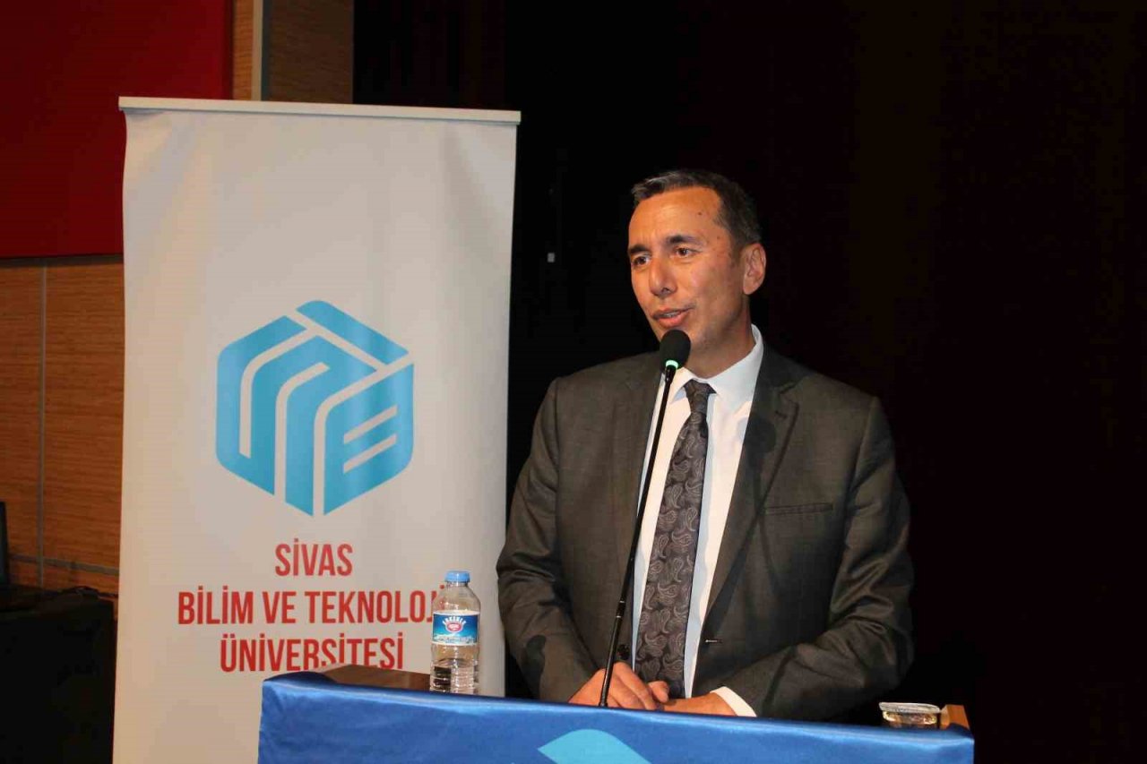 Lise öğrencilerinden konferansa yoğun ilgi