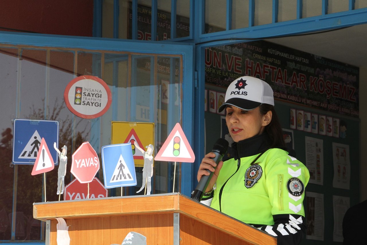 Kula’da trafik haftası kutlandı