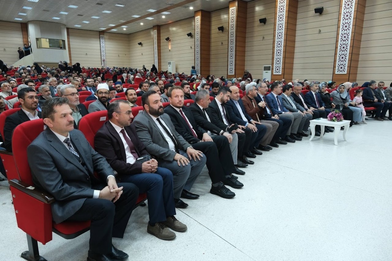 Erzincan’da “En Güvenli Sığınağımız Aile” konulu konferans verildi