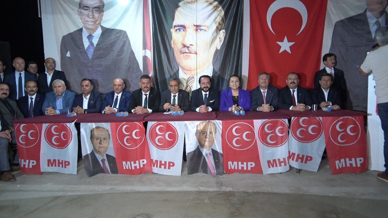 Denizli MHP’den miting gibi aday tanıtım toplantısı