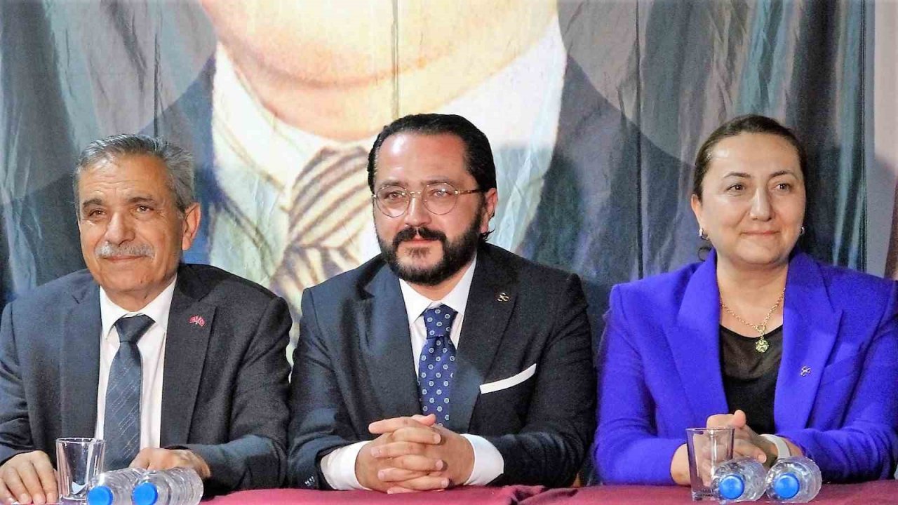 Denizli MHP’den miting gibi aday tanıtım toplantısı