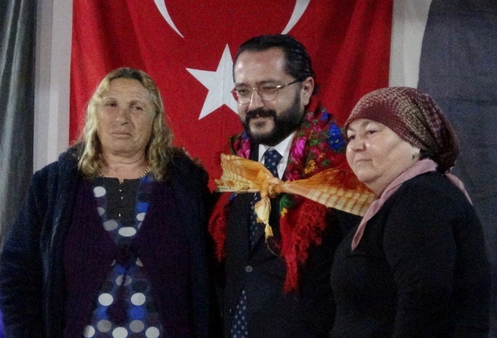 Denizli MHP’den miting gibi aday tanıtım toplantısı