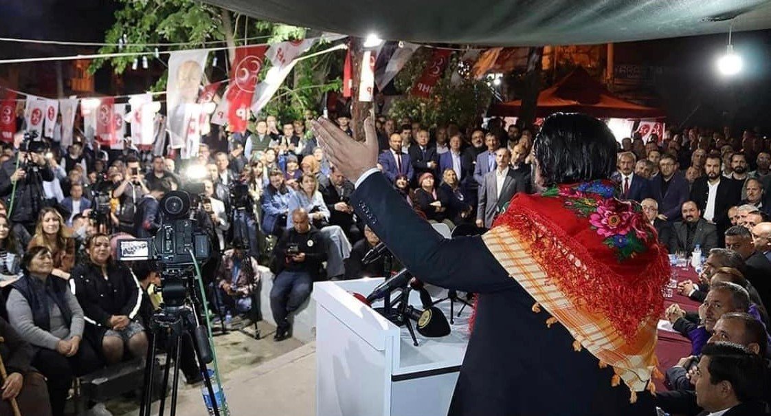 Denizli MHP’den miting gibi aday tanıtım toplantısı