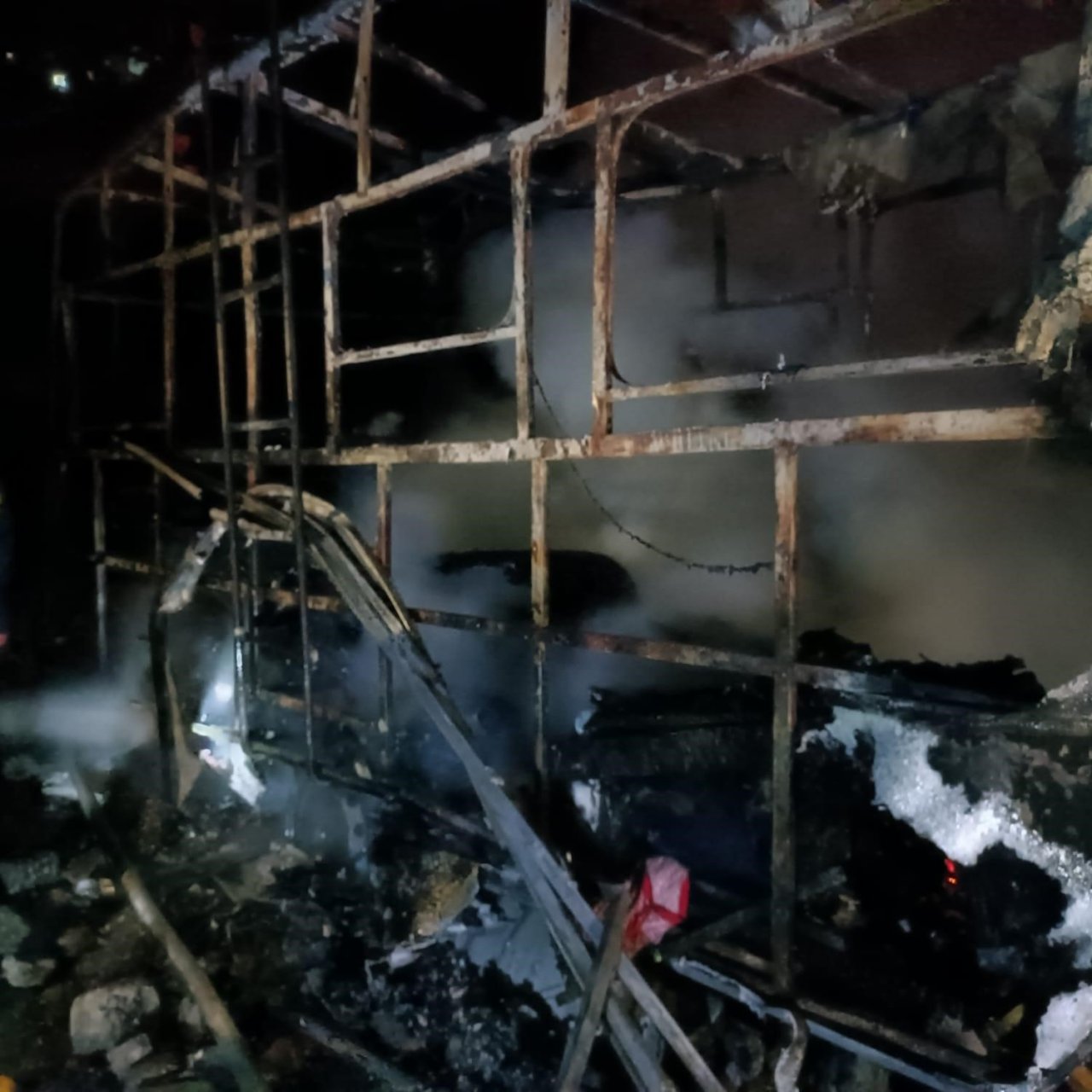 Karavanda yanarak can verdi