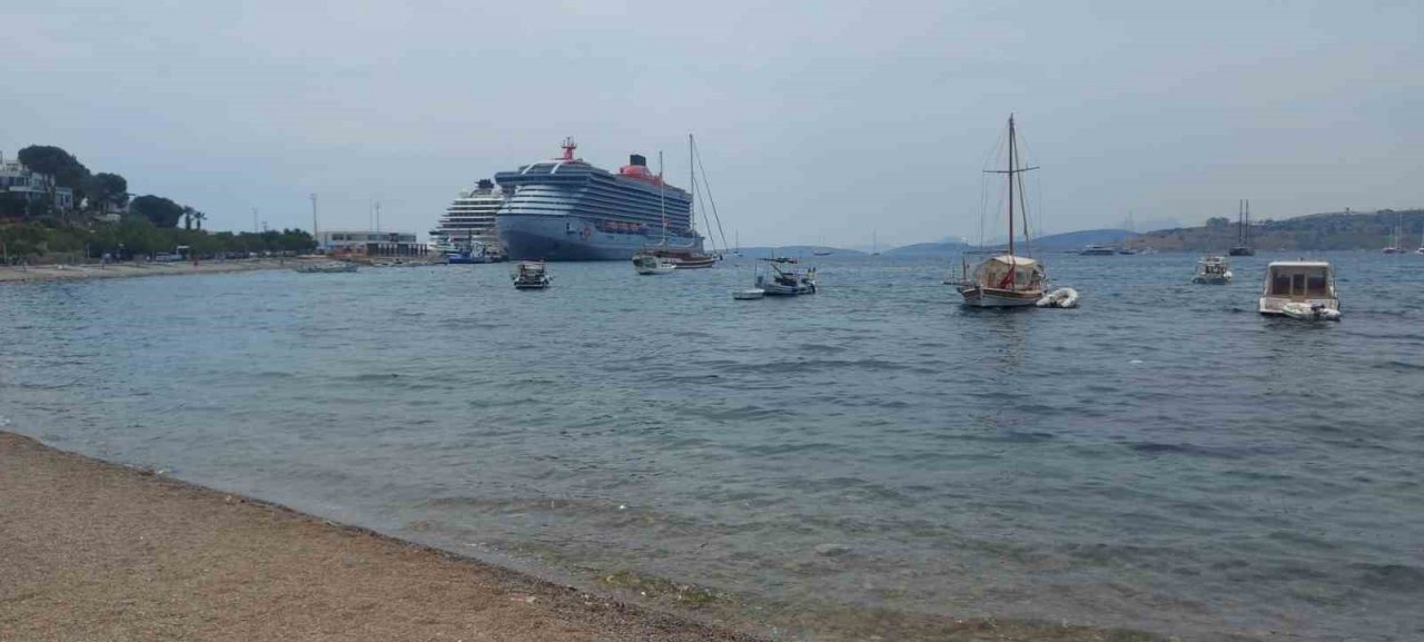 Ünlü iş adamı Richard Branson’a ait dev yolcu gemisi Bodrum’da