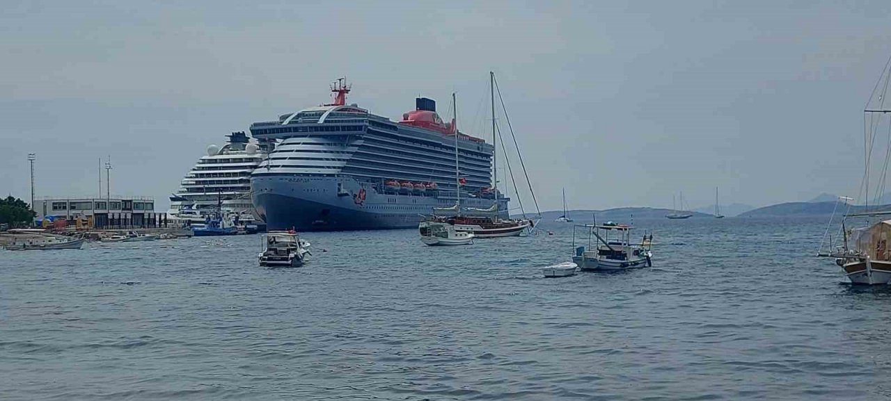 Ünlü iş adamı Richard Branson’a ait dev yolcu gemisi Bodrum’da