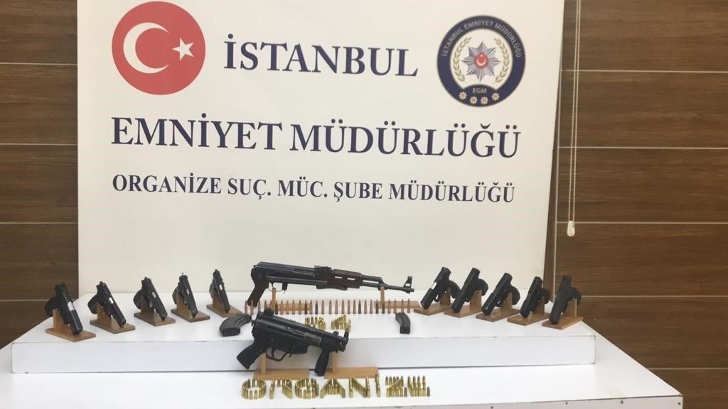 Eylem arayışındaki çeteye yönelik operasyonda çok sayıda silah ve mühimmat ele geçirildi