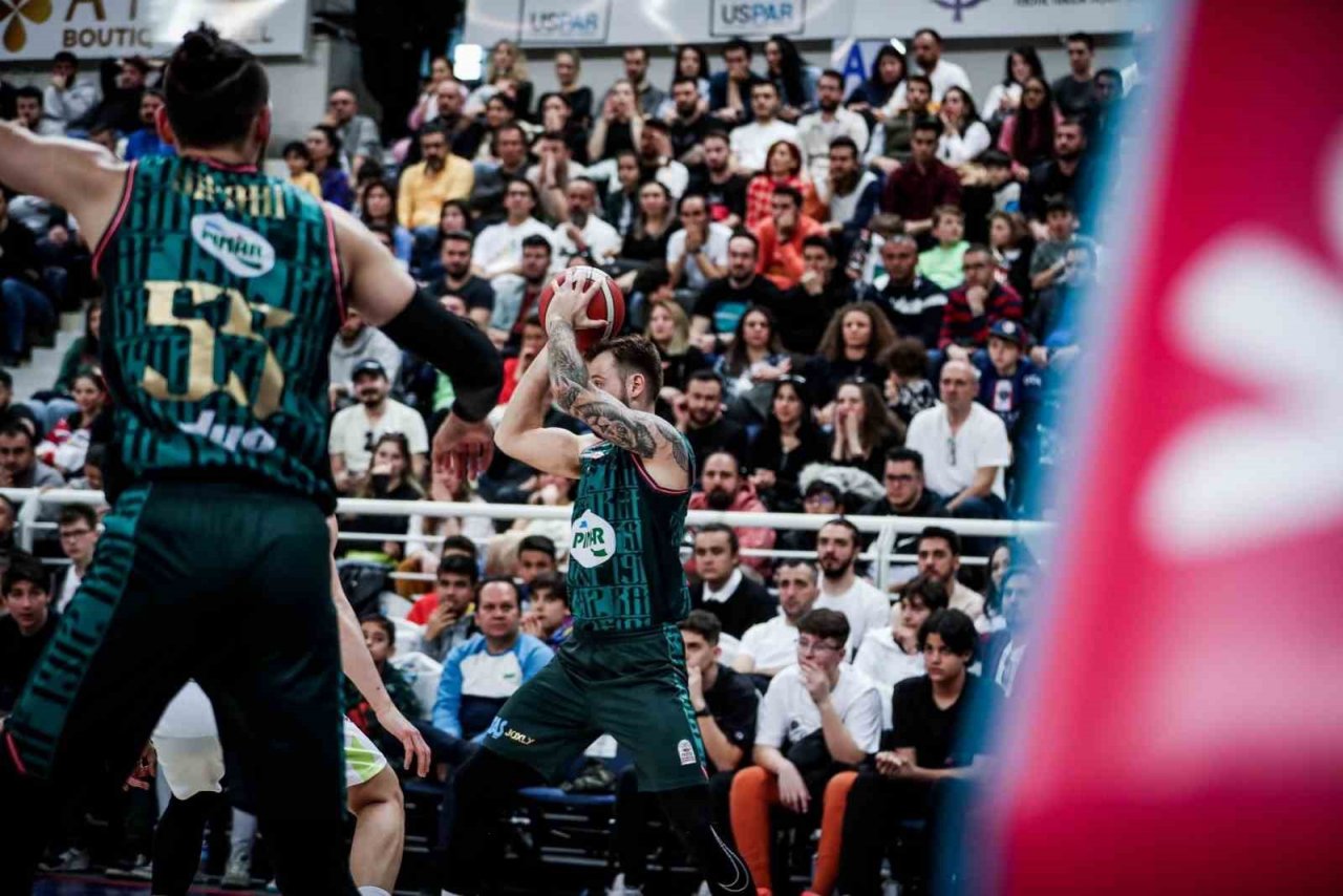 Pınar Karşıyaka, Büyükçekmece Basketbol deplasmanında