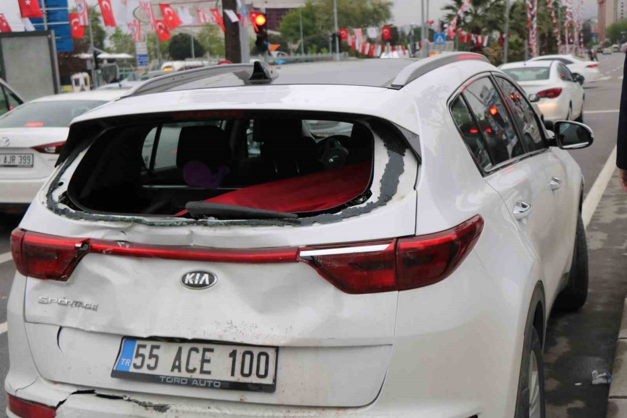 Freni boşalan kamyon ışıkta bekleyen 5 araca çarptı: 1 yaralı