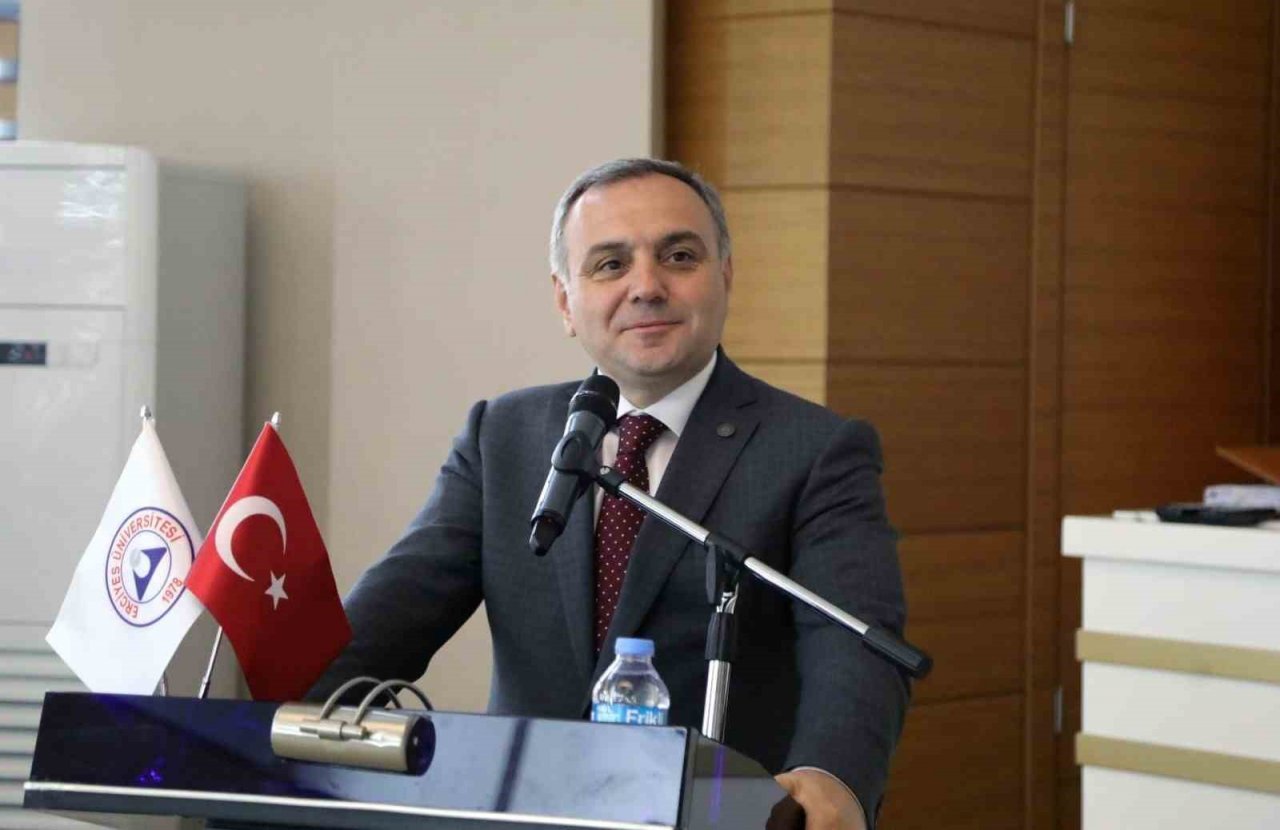 Rektör Altun, TEKNOFEST’den derece ile dönen ERÜ’lü öğrencileri tebrik etti