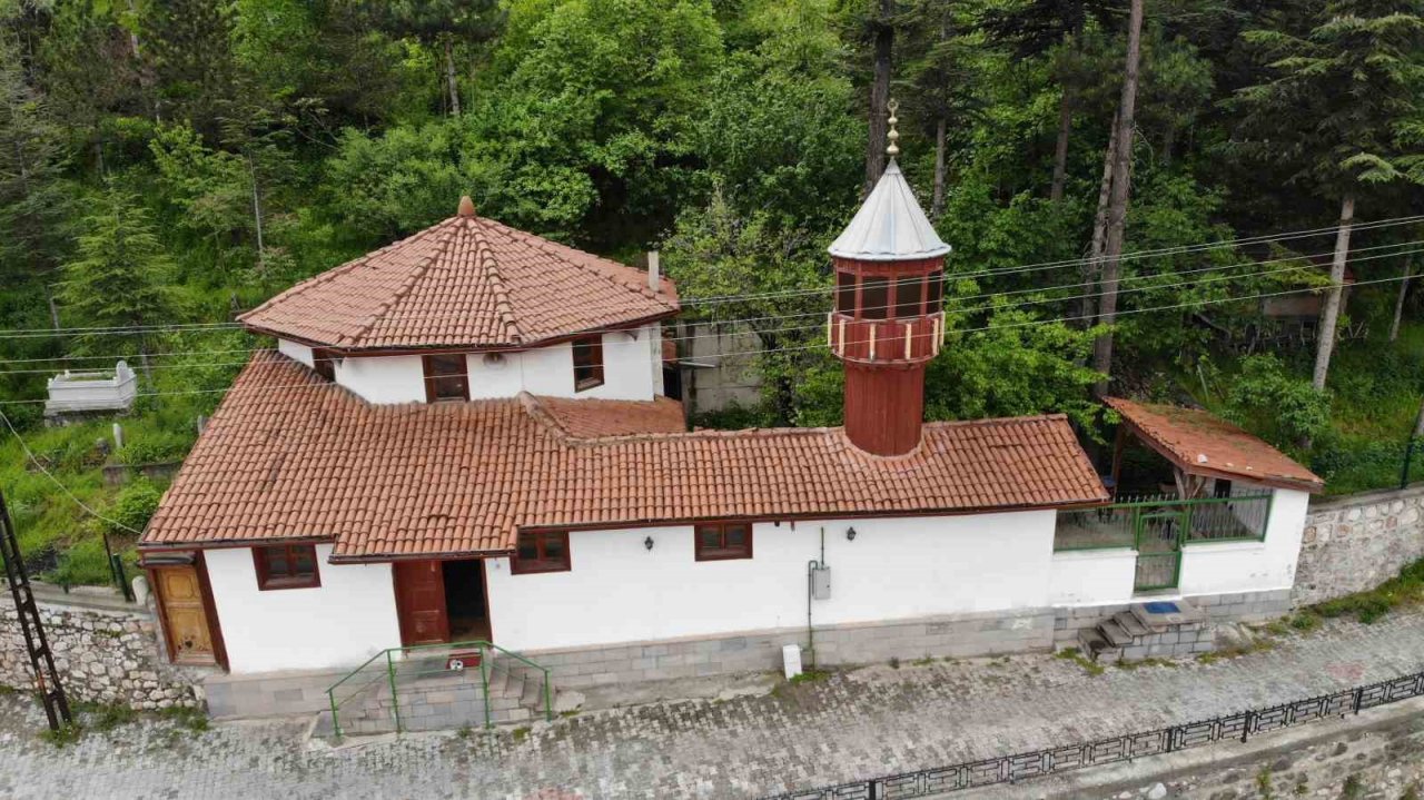 Tokat’tın ilk camisi olduğu iddia ediliyor, rivayetleri saymakla bitmiyor