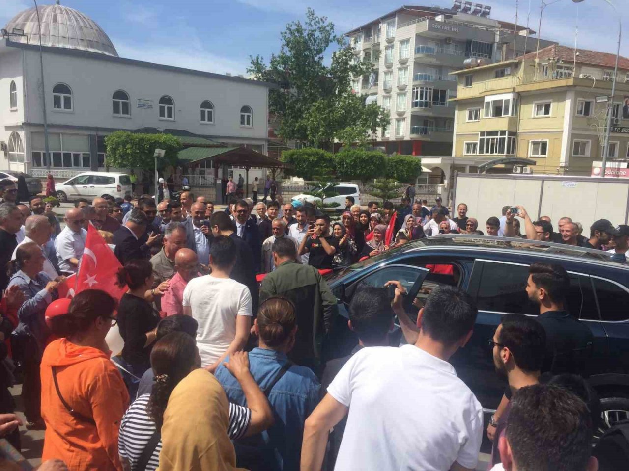 Türkiye’nin otomobili TOGG, Erzin’de görünücüye çıktı