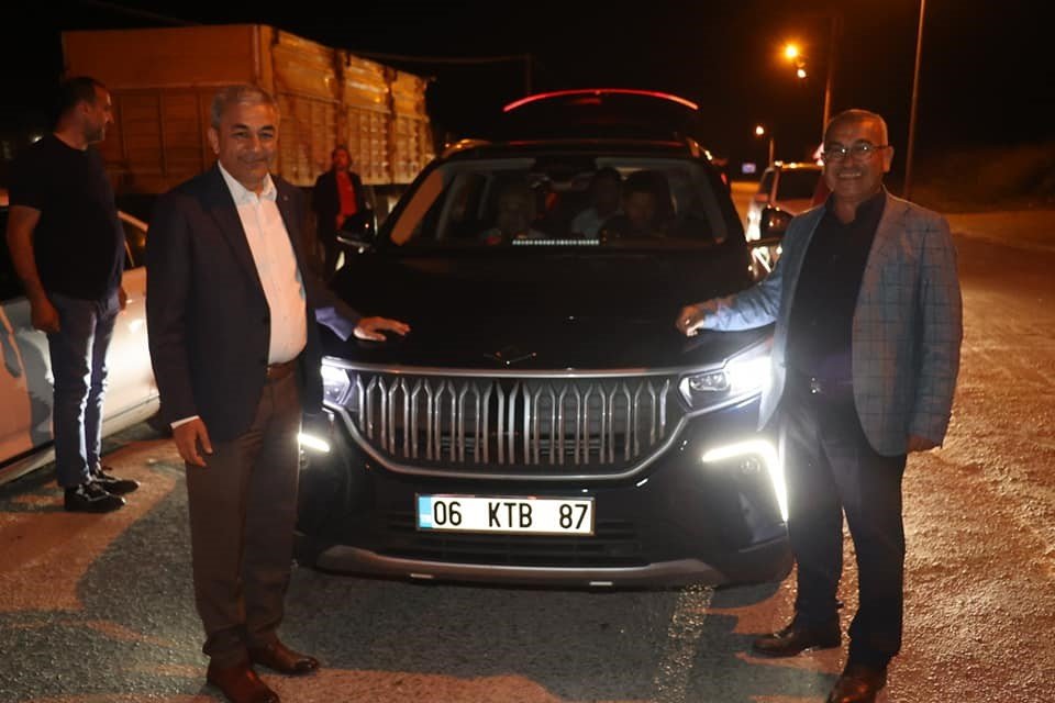 Koçarlı TOGG’u meşale ve konfetiler ile karşıladı