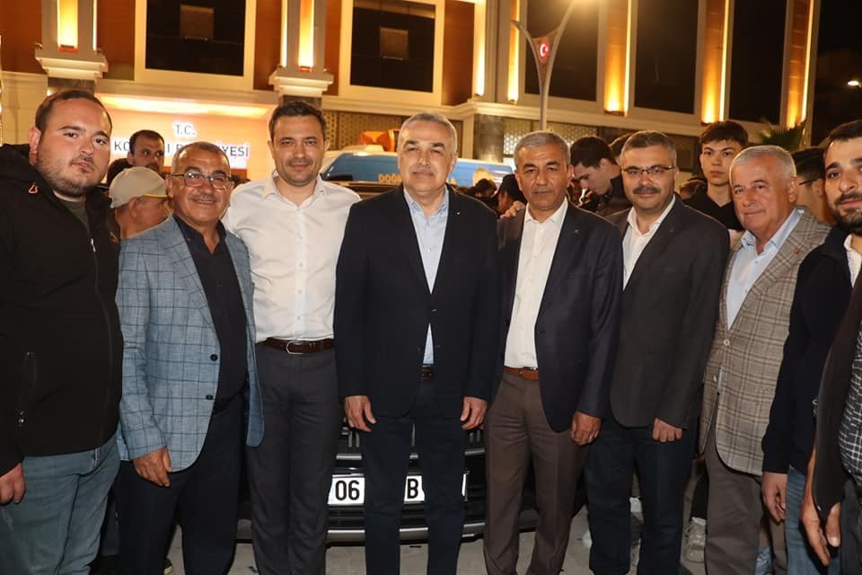 Koçarlı TOGG’u meşale ve konfetiler ile karşıladı