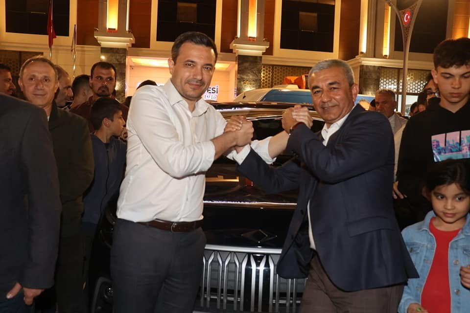 Koçarlı TOGG’u meşale ve konfetiler ile karşıladı