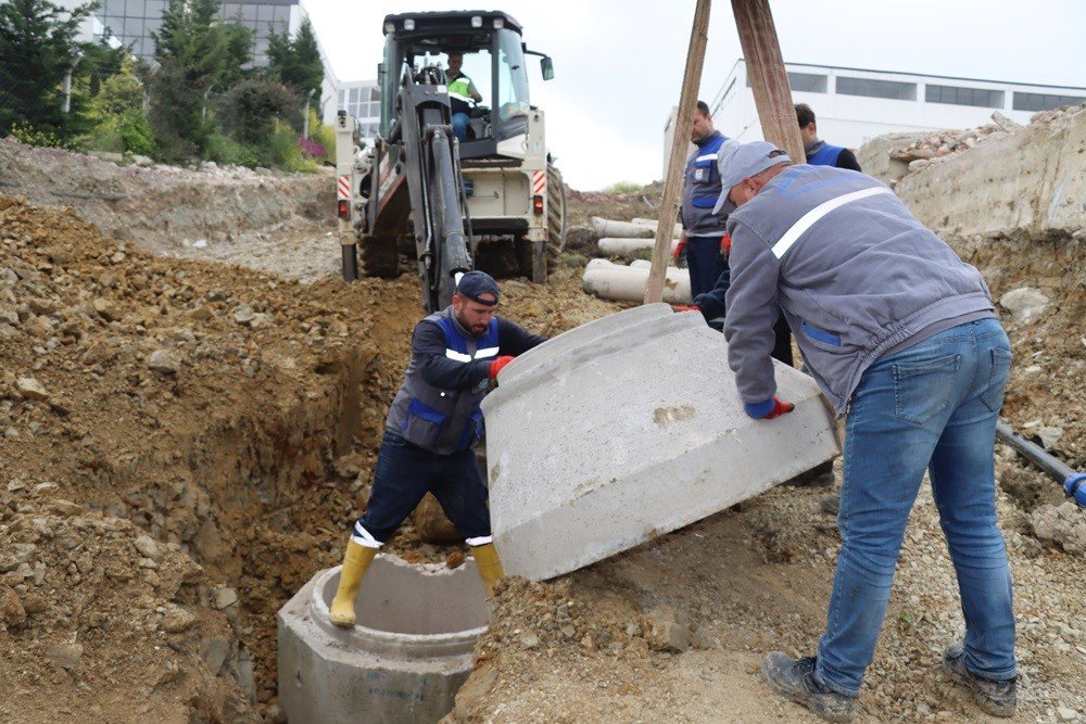 Kirazlı Sanayi Sitesi’nin kanalizasyon hattı yenileniyor