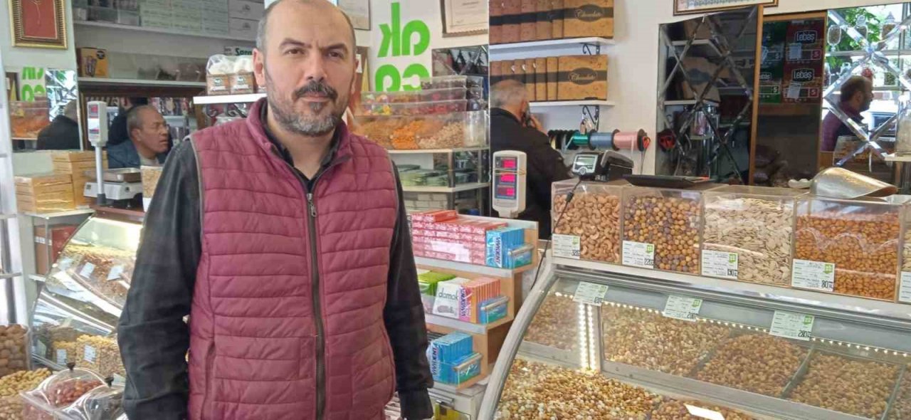 Kuruyemişçi esnafında düğün çerezi mesaisi yaşanıyor