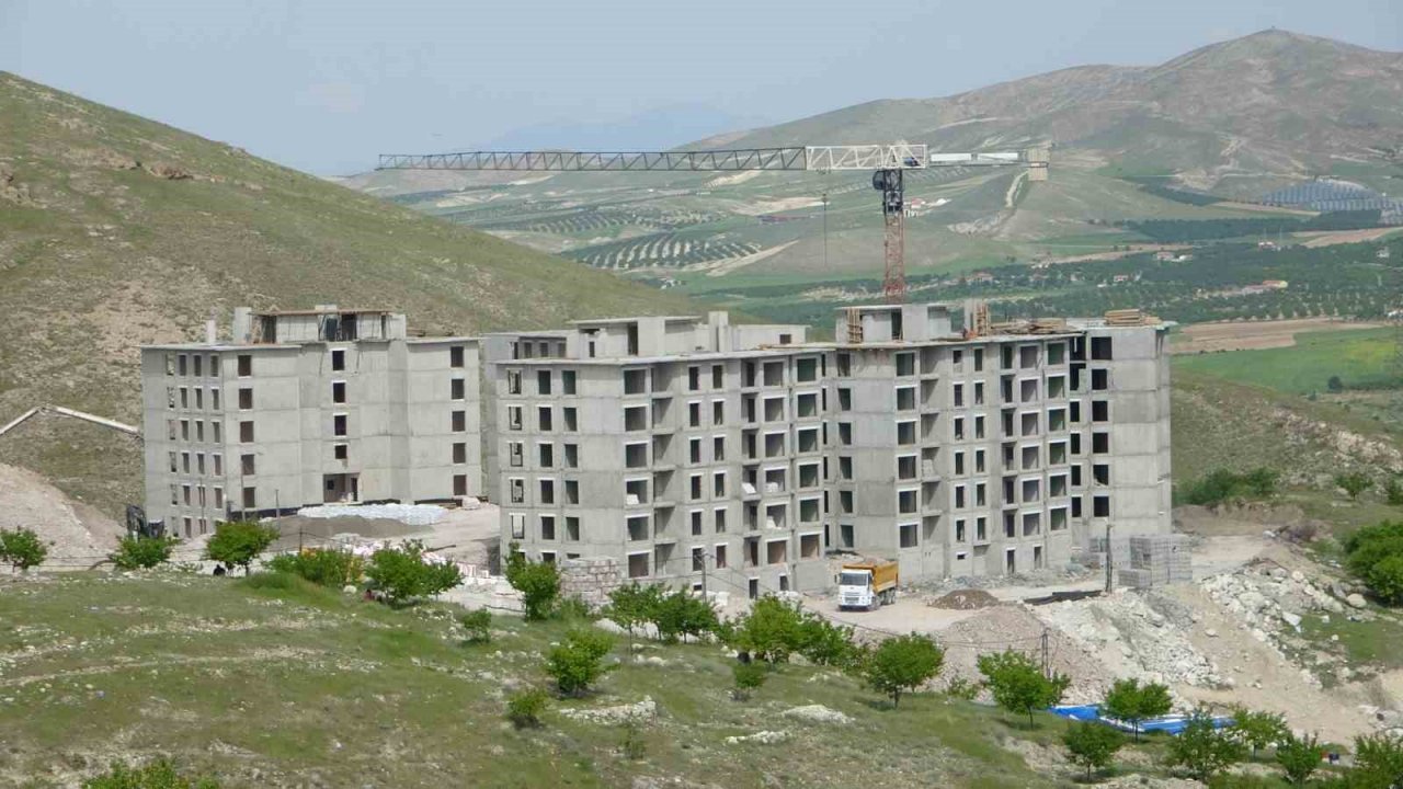 Malatya’da deprem konutları yükseliyor