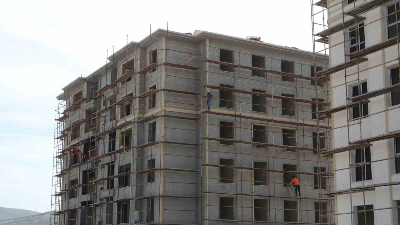 Malatya’da deprem konutları yükseliyor