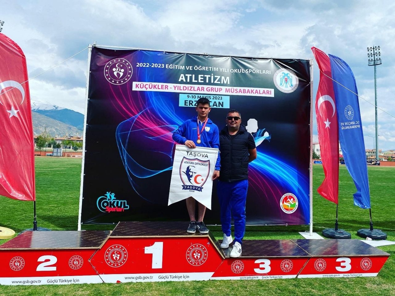 Taşovalı sporcular atletizm müsabakalarında başarıya koştu