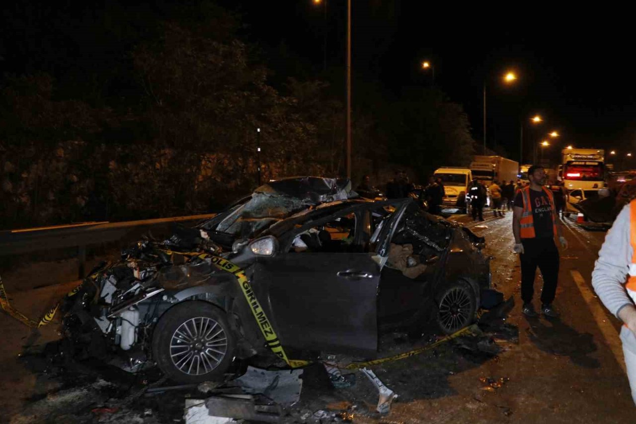 Adana’da 13 aracın karıştığı kazada kapanan otoyol ulaşıma açıldı