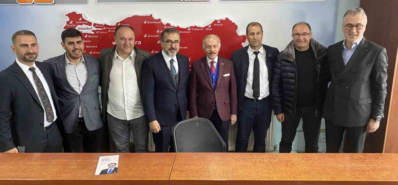 AK Partili aday Yıldırım, 15 Temmuz Demokrasi Otogarı’nda esnaf ile bir araya geldi