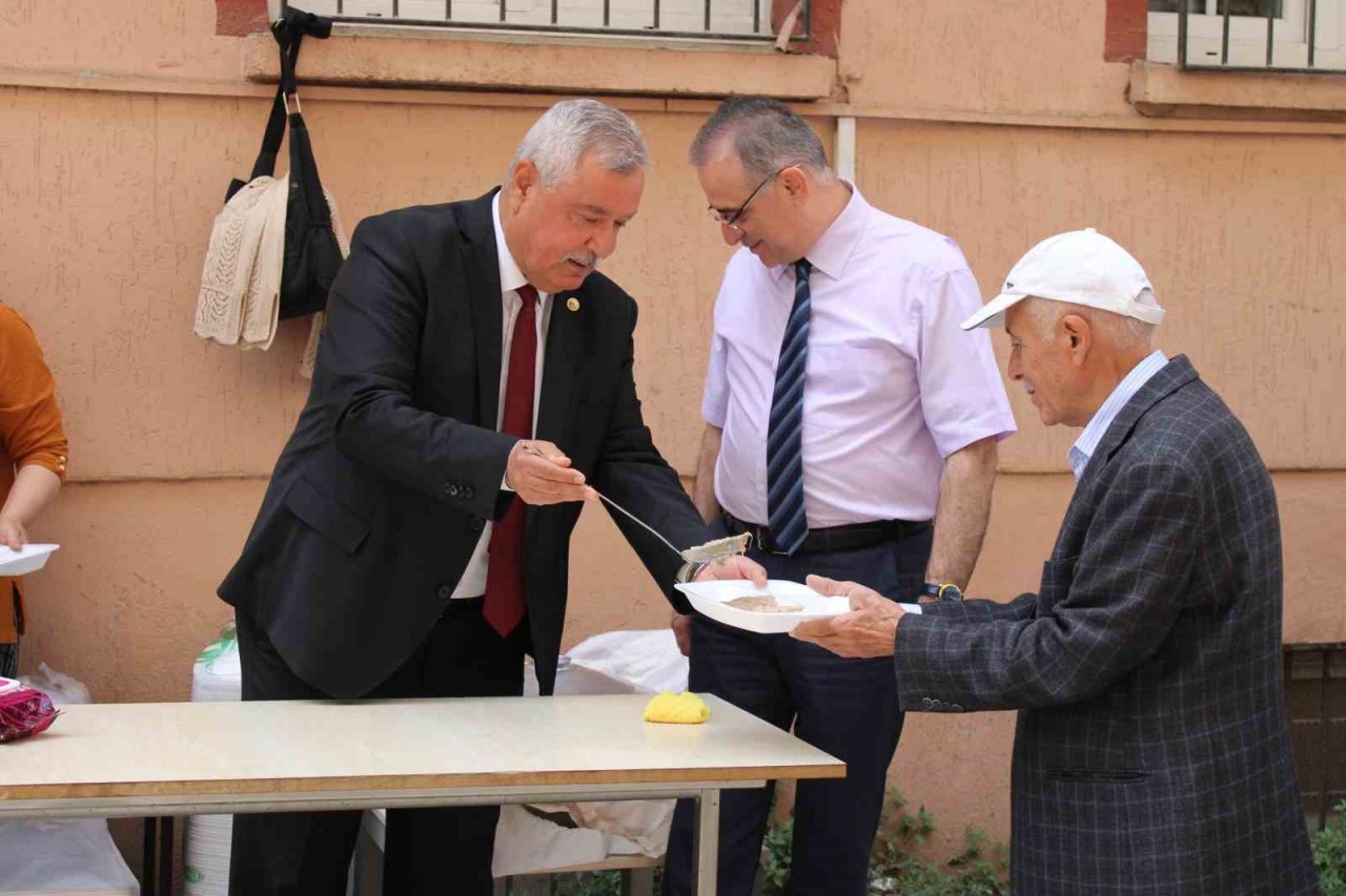 Efeler Ziraat Odası’ndan bin 500 kişilik keşkek ve pilav hayrı