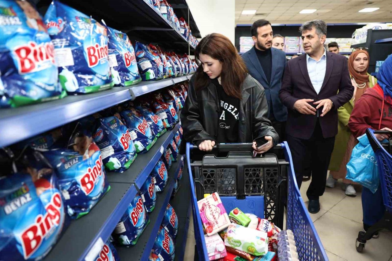 Bağcılar’da ihtiyaç sahipleri için ‘Sosyal Market’ açıldı