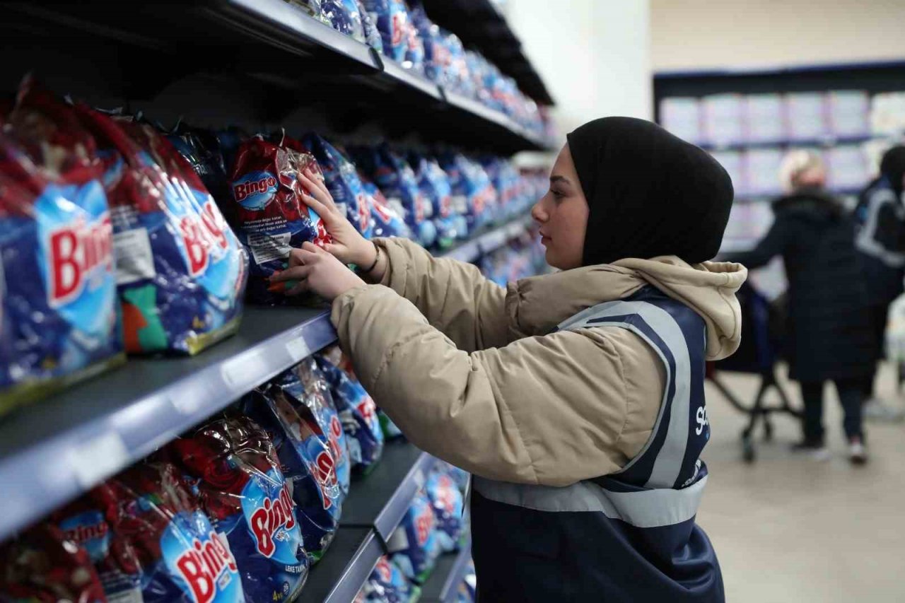 Bağcılar’da ihtiyaç sahipleri için ‘Sosyal Market’ açıldı