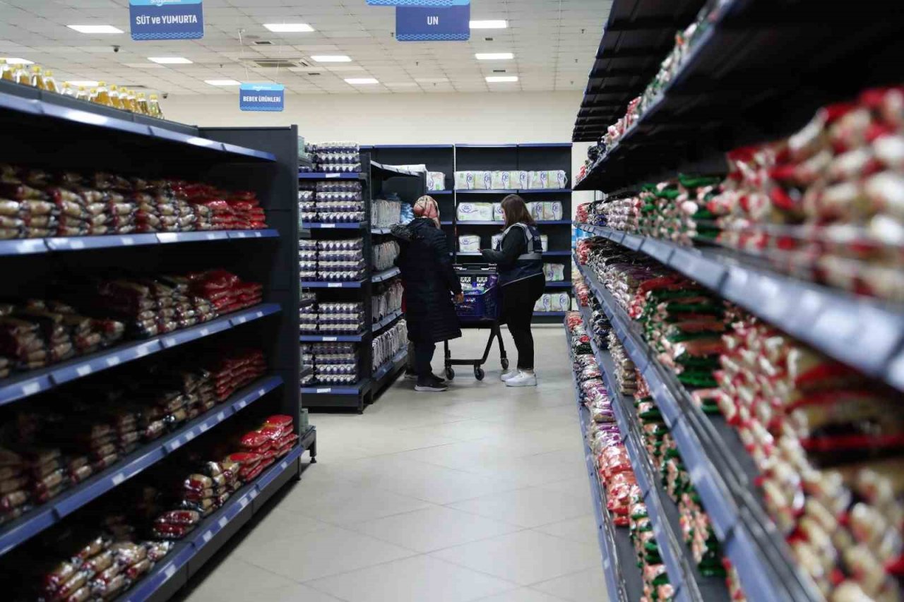 Bağcılar’da ihtiyaç sahipleri için ‘Sosyal Market’ açıldı