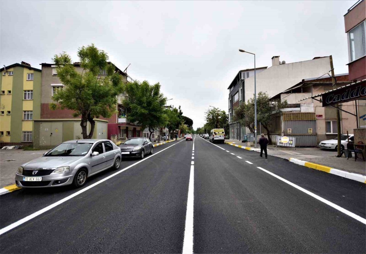 Balıkesir Büyükşehir, deforme olan caddeleri yeniliyor