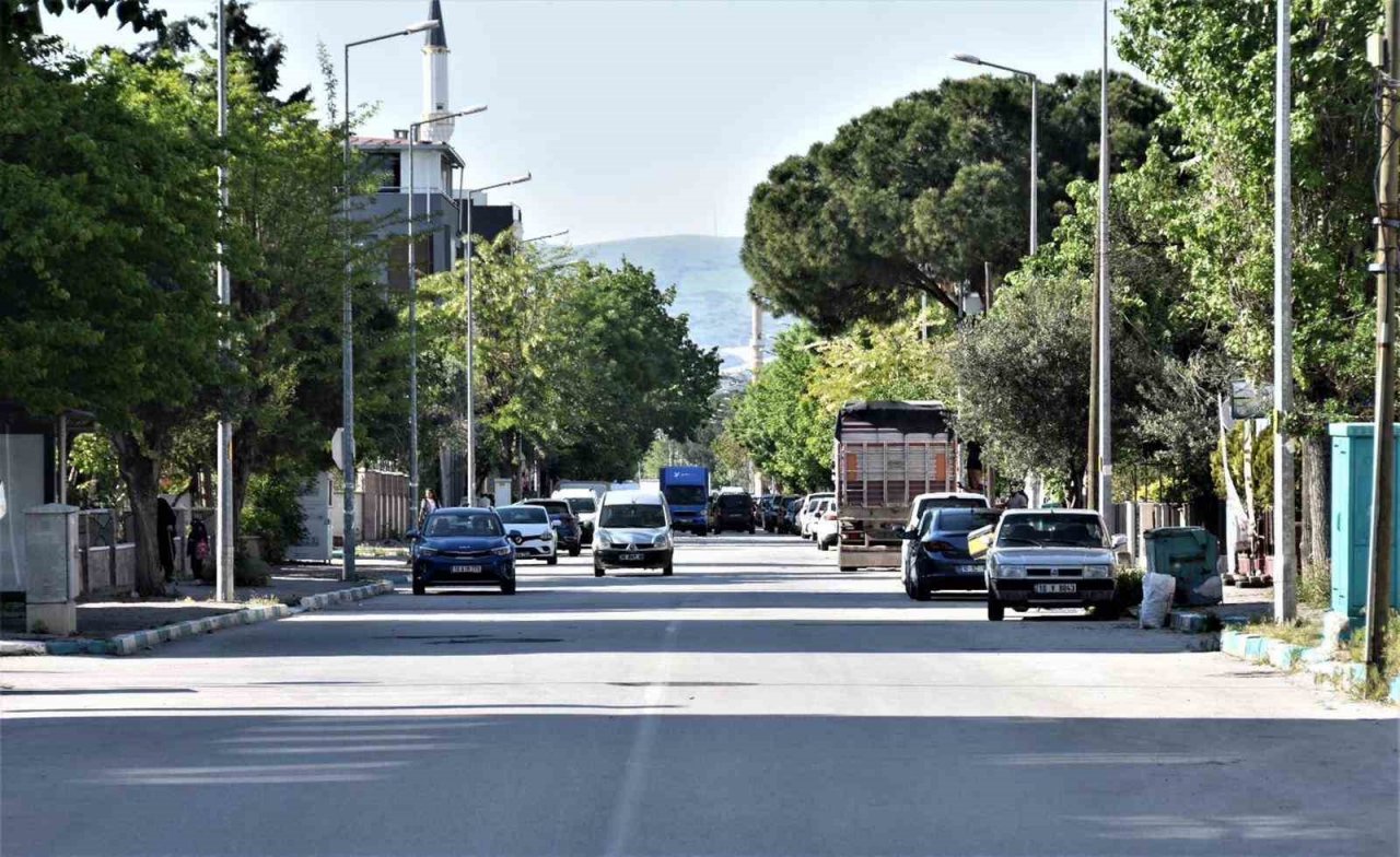 Balıkesir Büyükşehir, deforme olan caddeleri yeniliyor